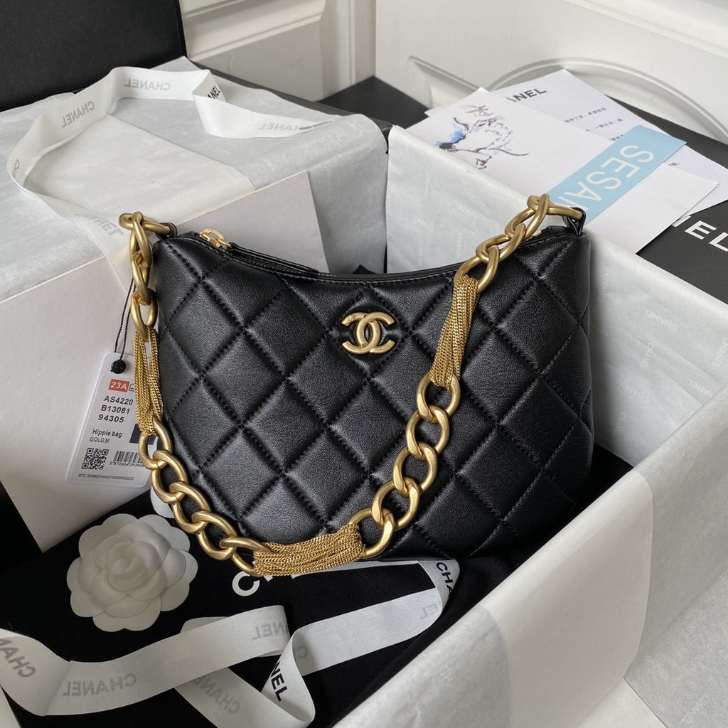 23A Lambskin Quilted CC Chain Hobo Black