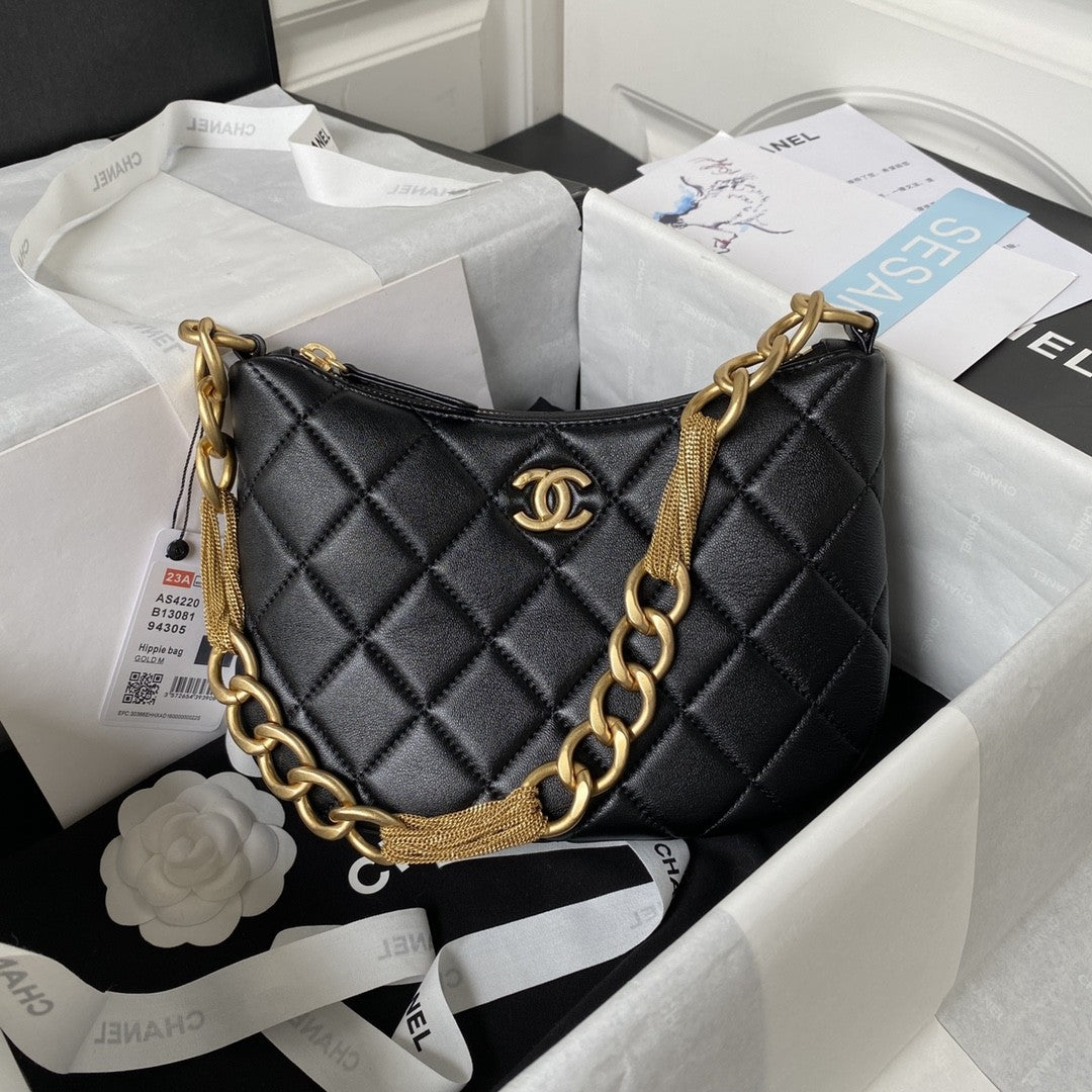 23A Lambskin Quilted CC Chain Hobo Black