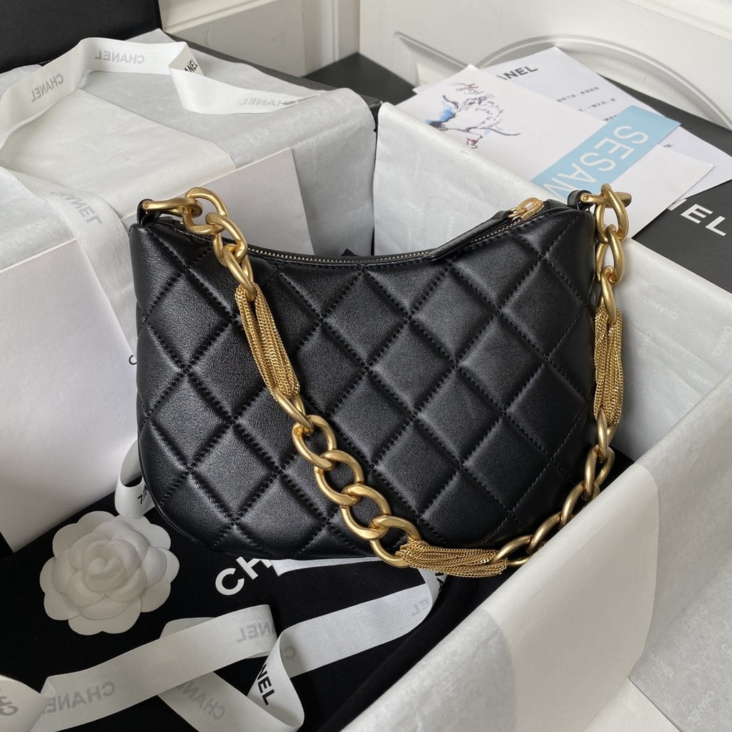 23A Lambskin Quilted CC Chain Hobo Black