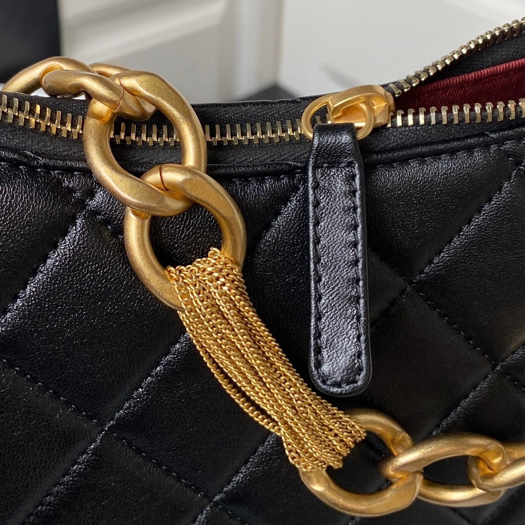 23A Lambskin Quilted CC Chain Hobo Black