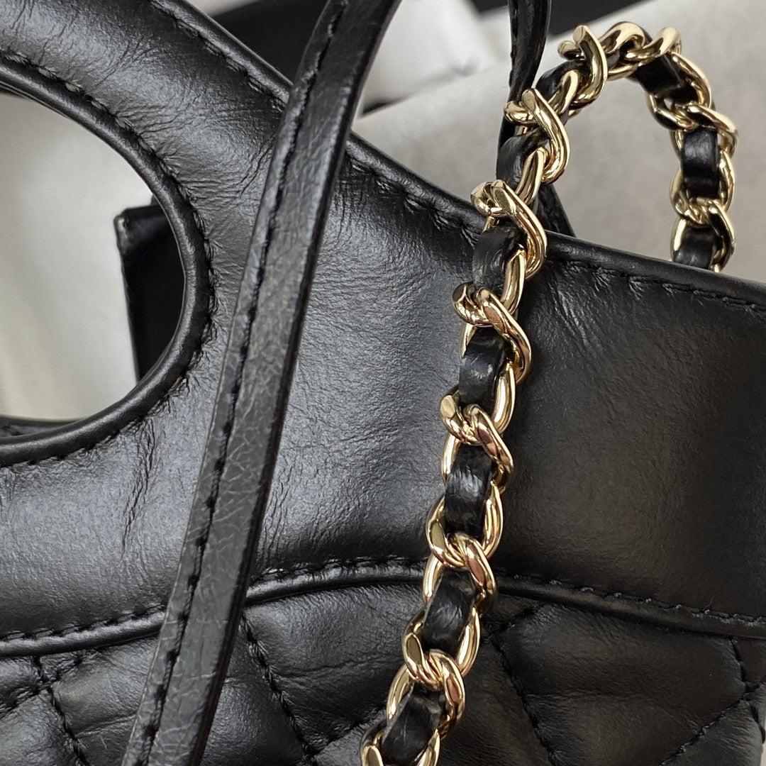 31 Quilted Leather Shopping Bag
