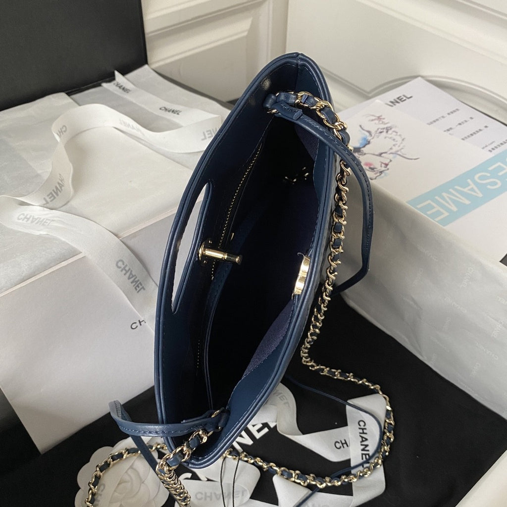 31 Quilted Leather Shopping Bag