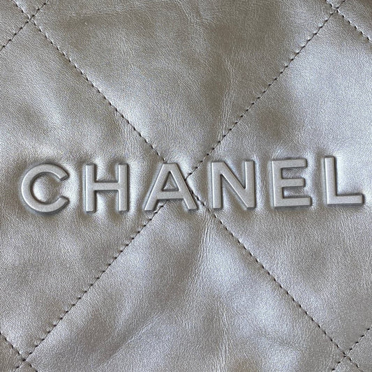 22 Large Handbags
