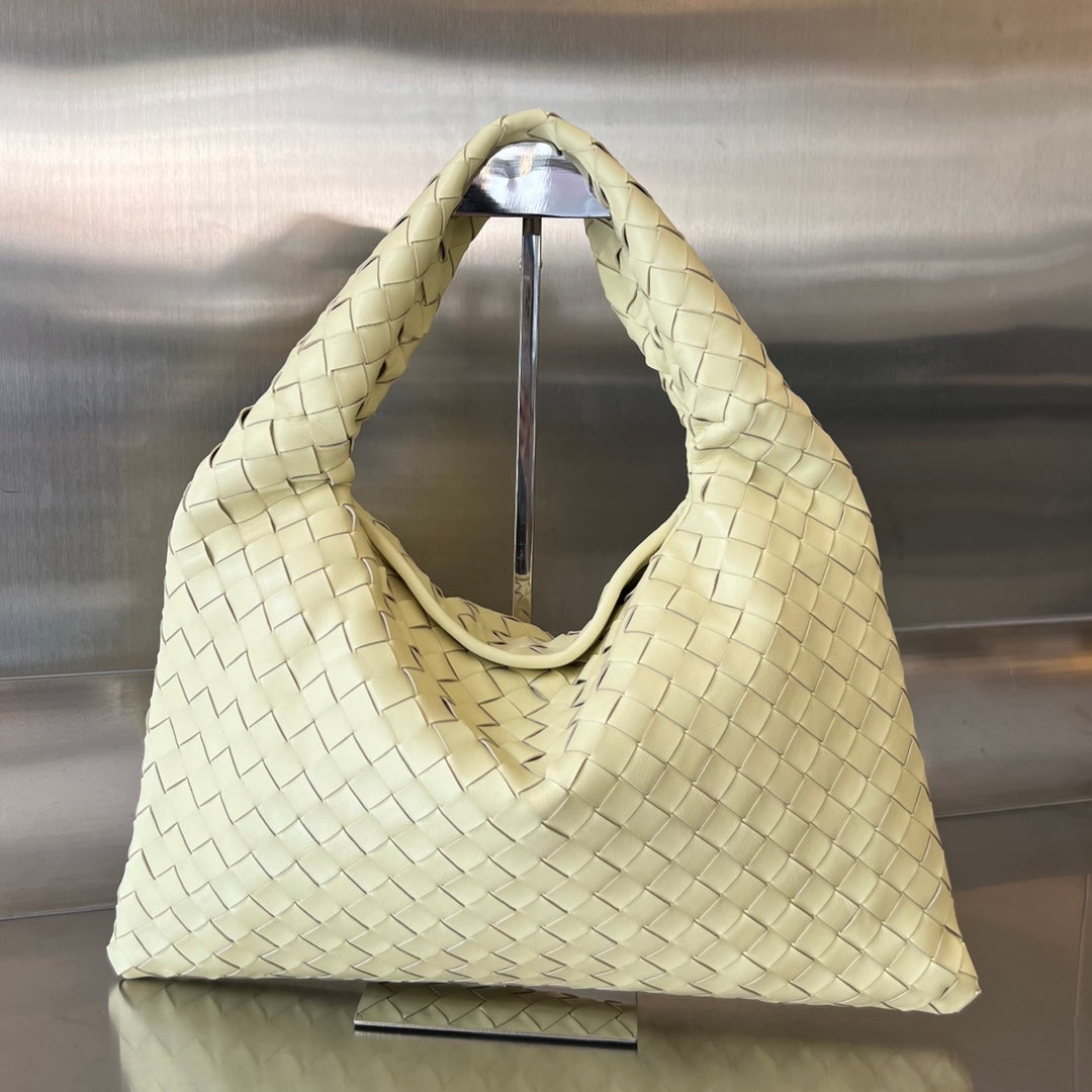 Small Hop Woven Leather Bag