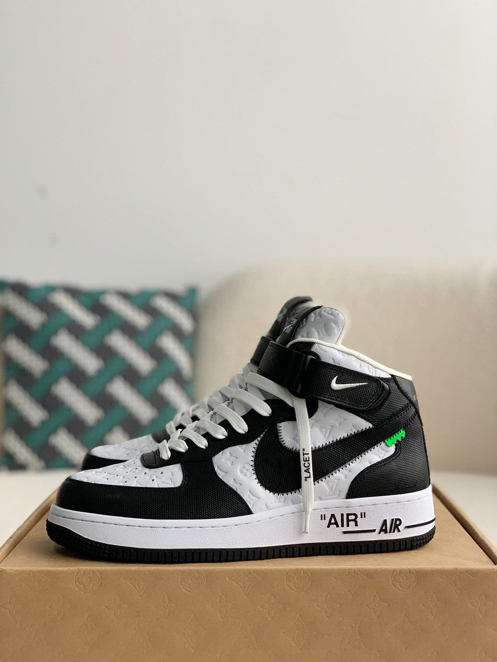 Trainer x Air High Sneaker