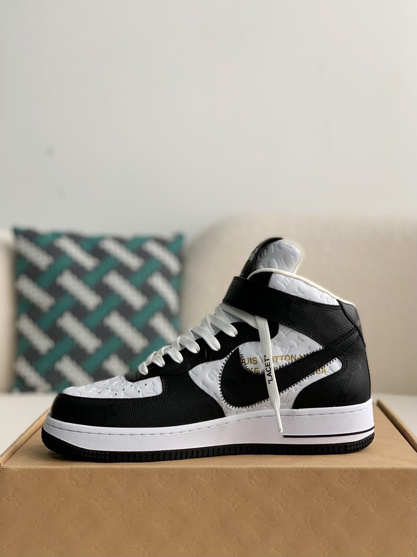 Trainer x Air High Sneaker