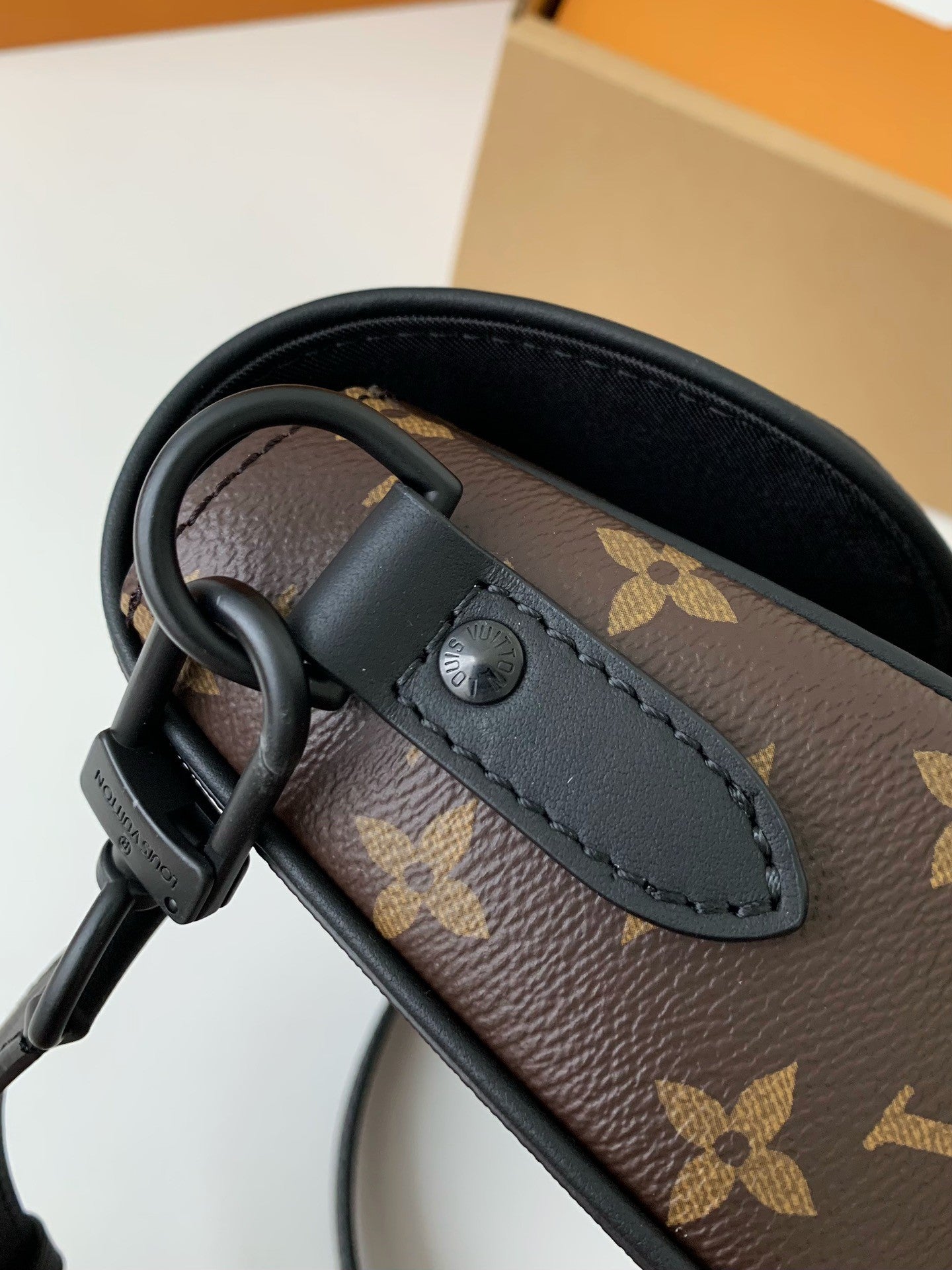 Montsouris Messenger Bag