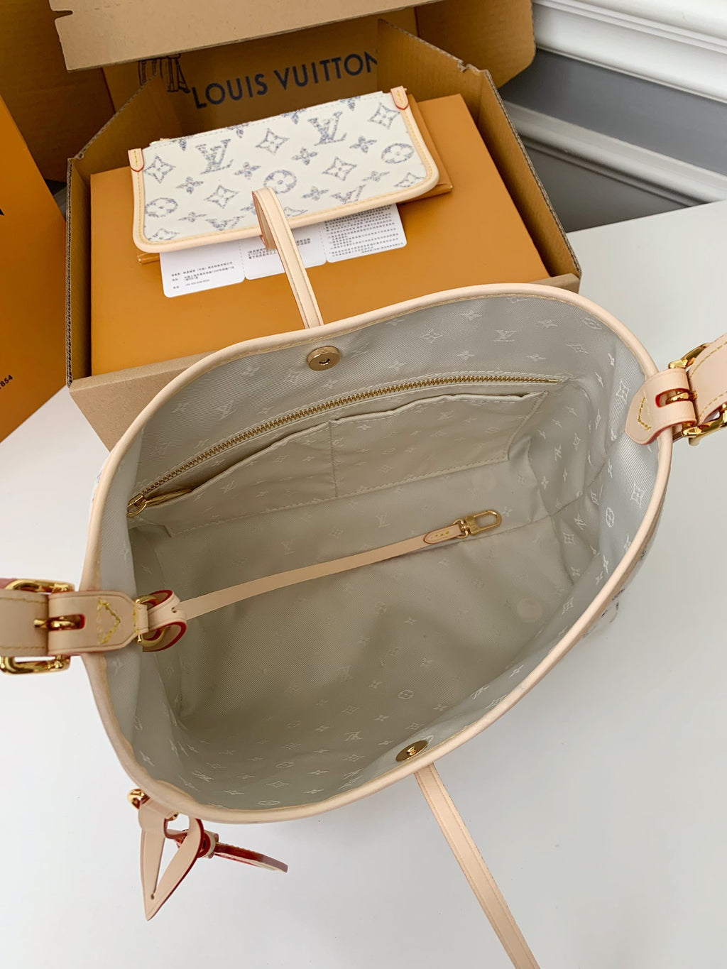 Style Carryall Small Handbag