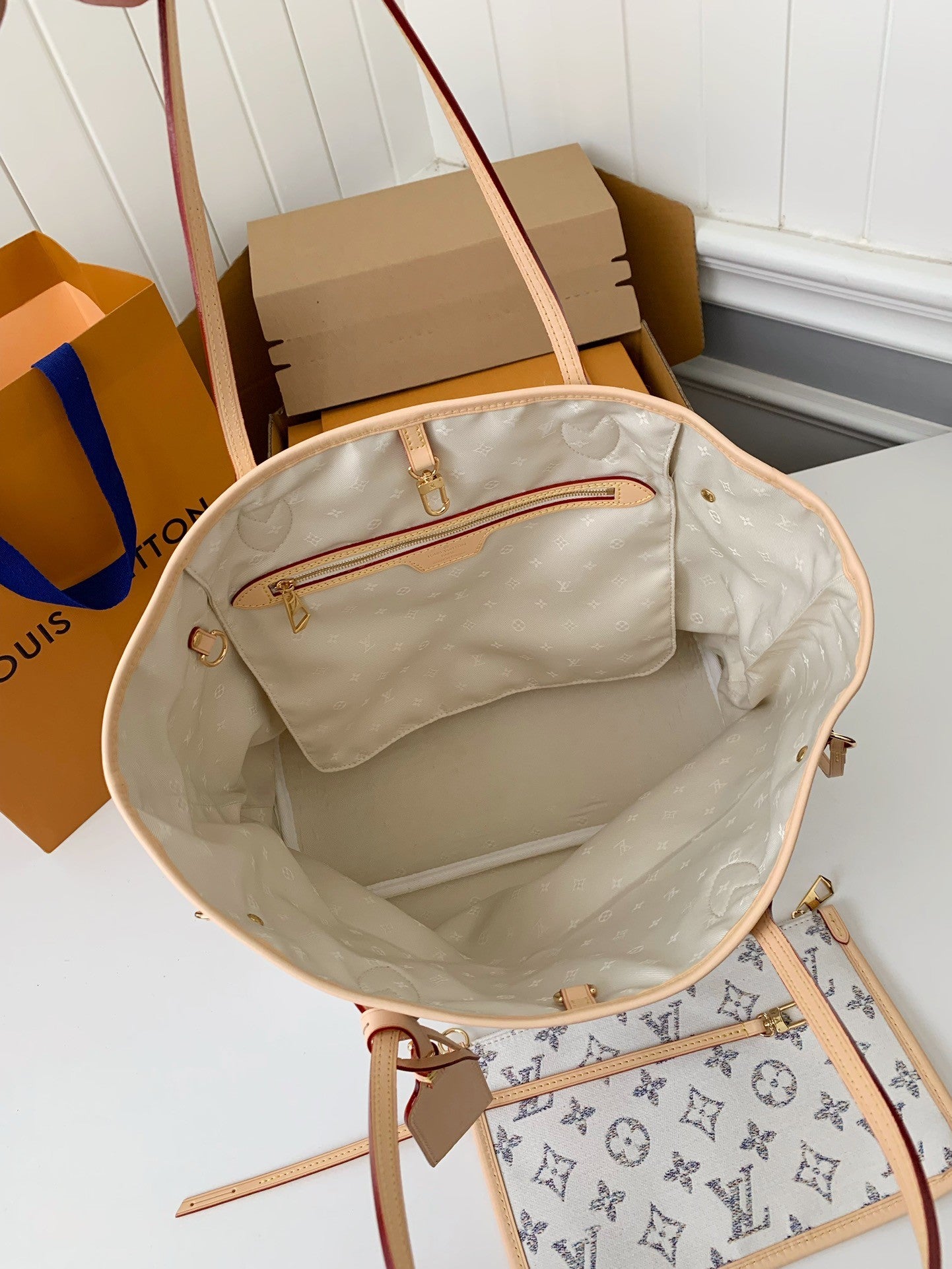 Neverfull Medium Handbag