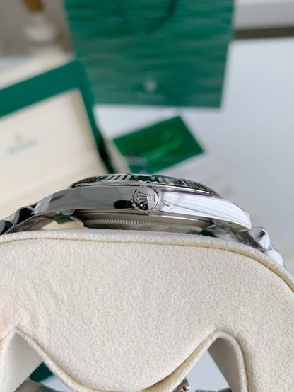 Oyster Perpetual Datejust 41mm – White Dial, Fluted Bezel
