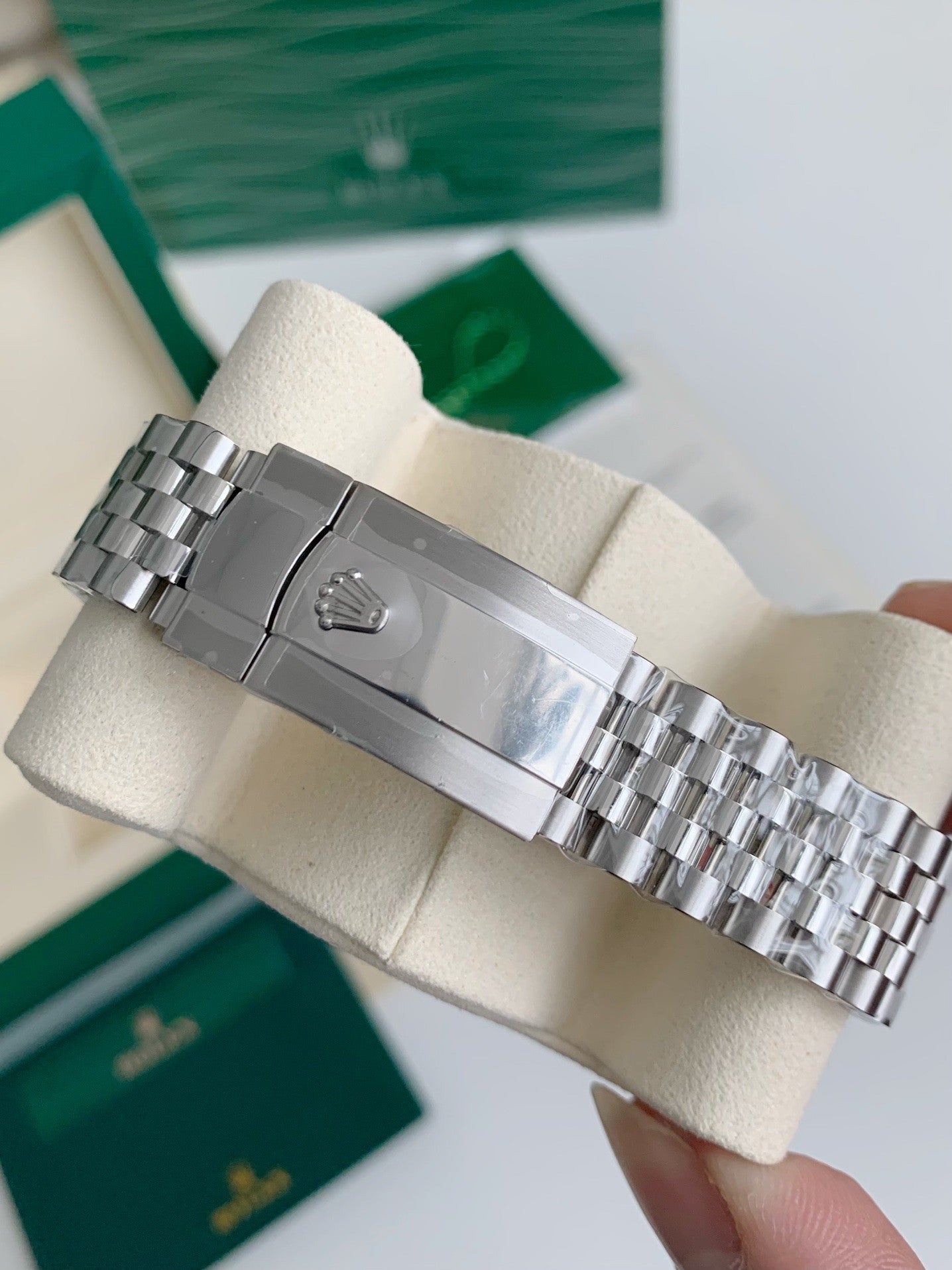 Oyster Perpetual Datejust 41mm – White Dial, Fluted Bezel