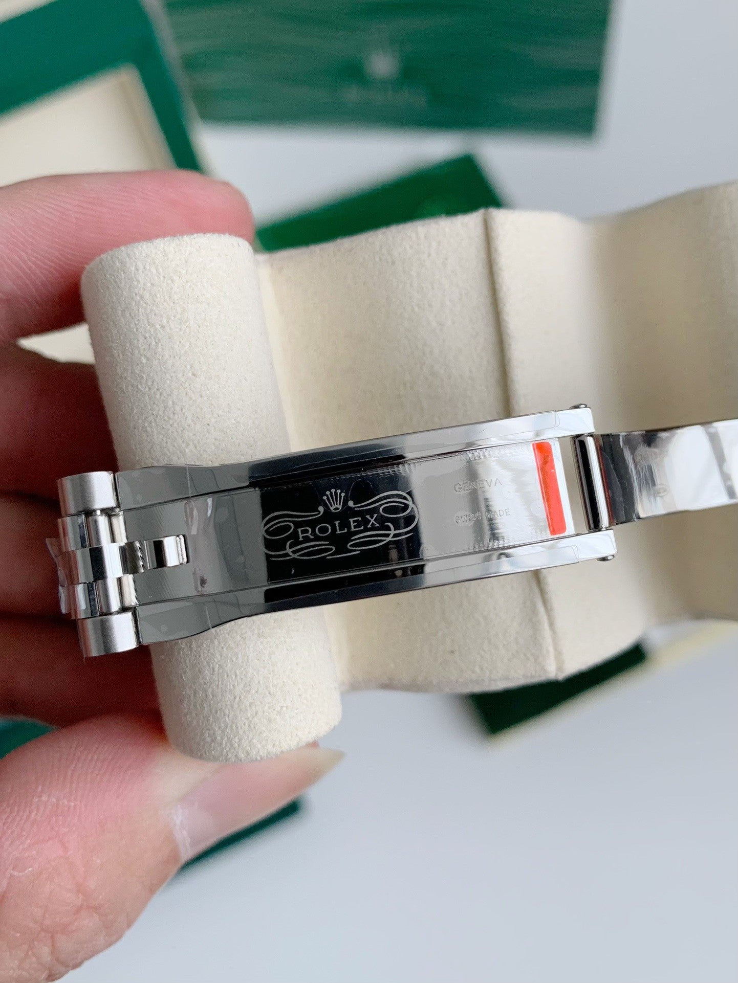 Oyster Perpetual Datejust 41mm – White Dial, Fluted Bezel