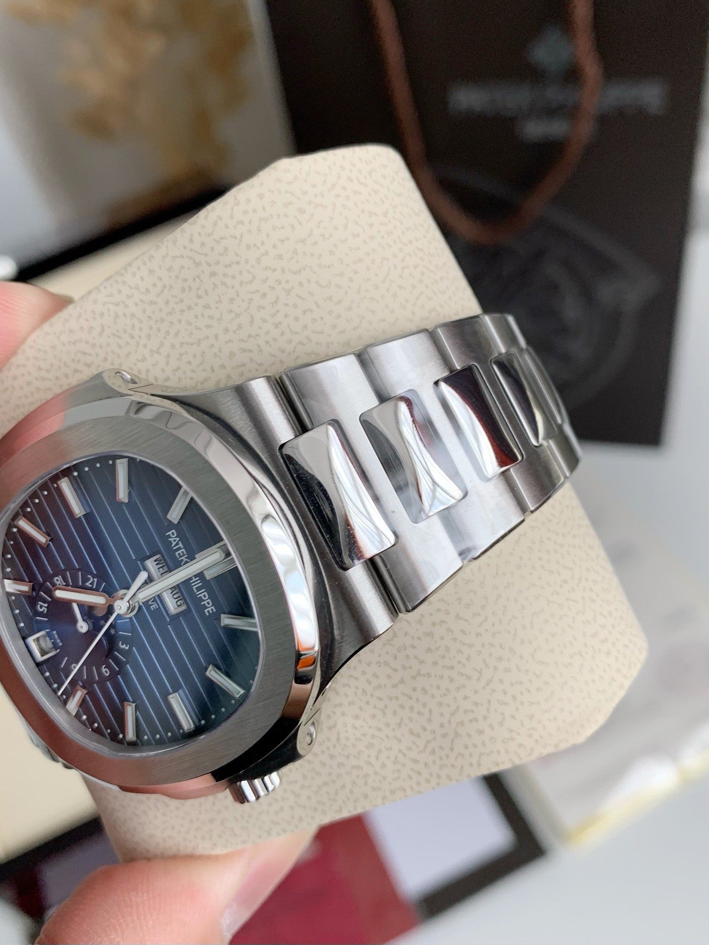 Nautilus 5726 Moonphase Automatic – Blue Dial, Stainless Steel Bracelet | 40.5mm