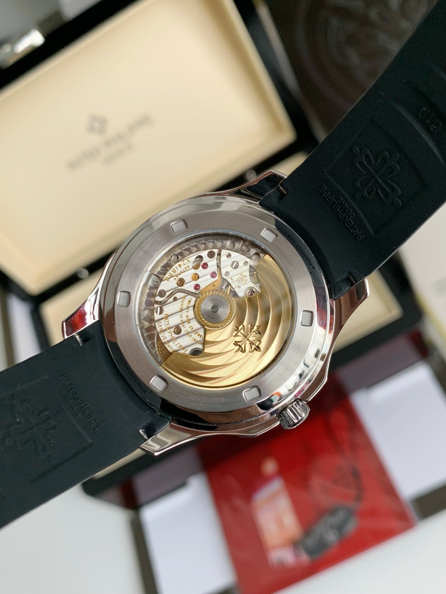 Aquanaut 5167R Custom Automatic – Black Dial, Rubber Strap | 40mm