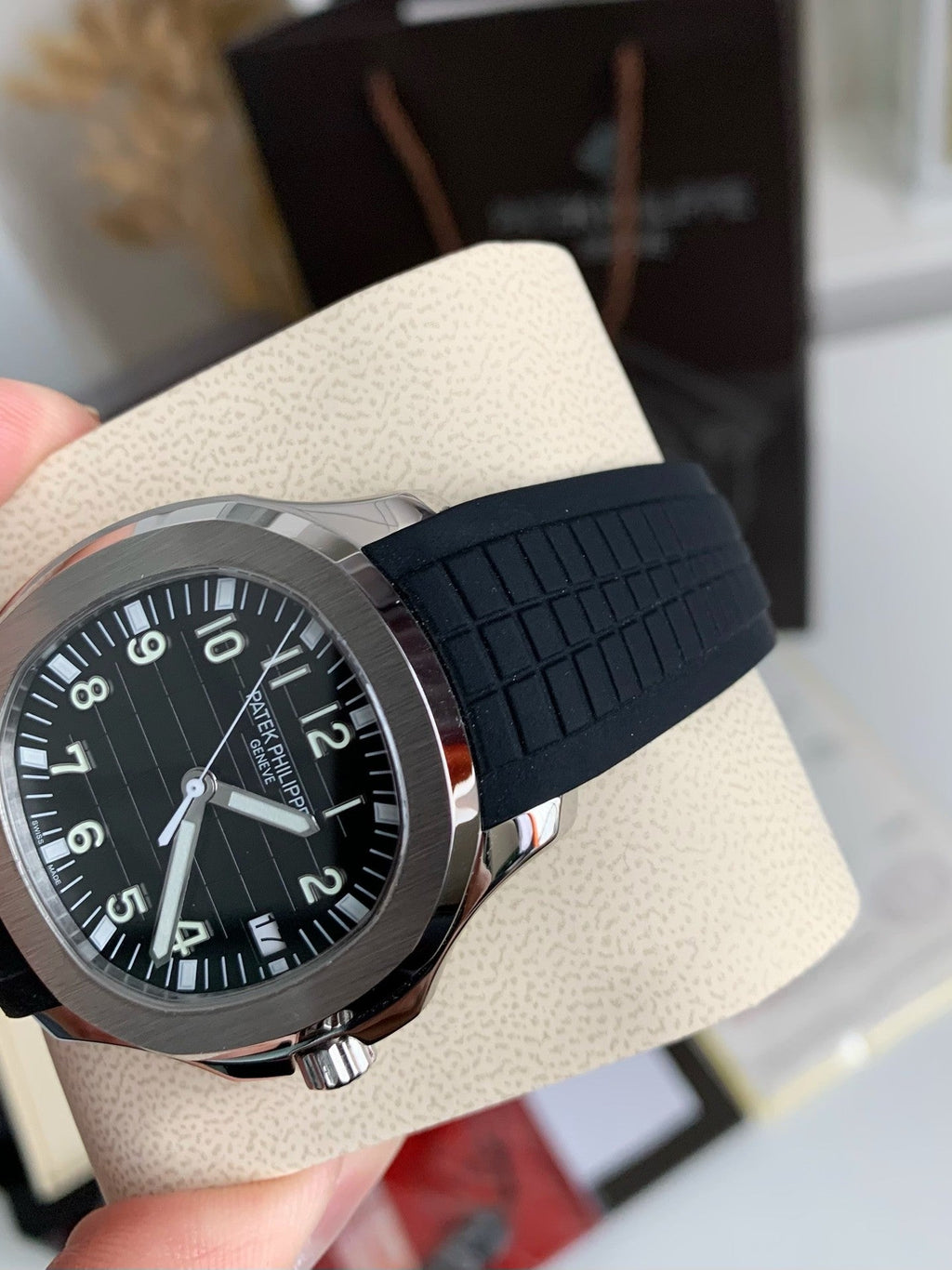 Aquanaut 5167R Custom Automatic – Black Dial, Rubber Strap | 40mm