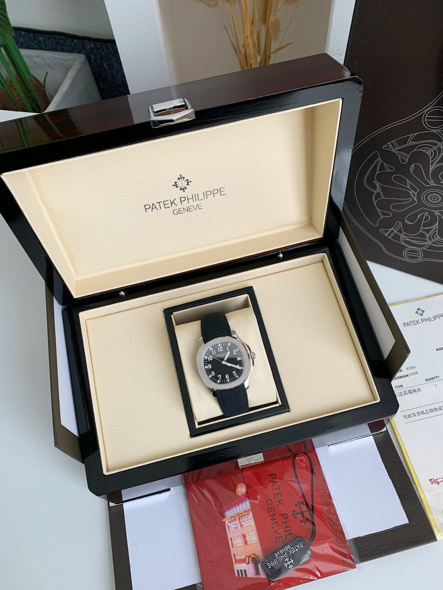 Aquanaut 5167R Custom Automatic – Black Dial, Rubber Strap | 40mm