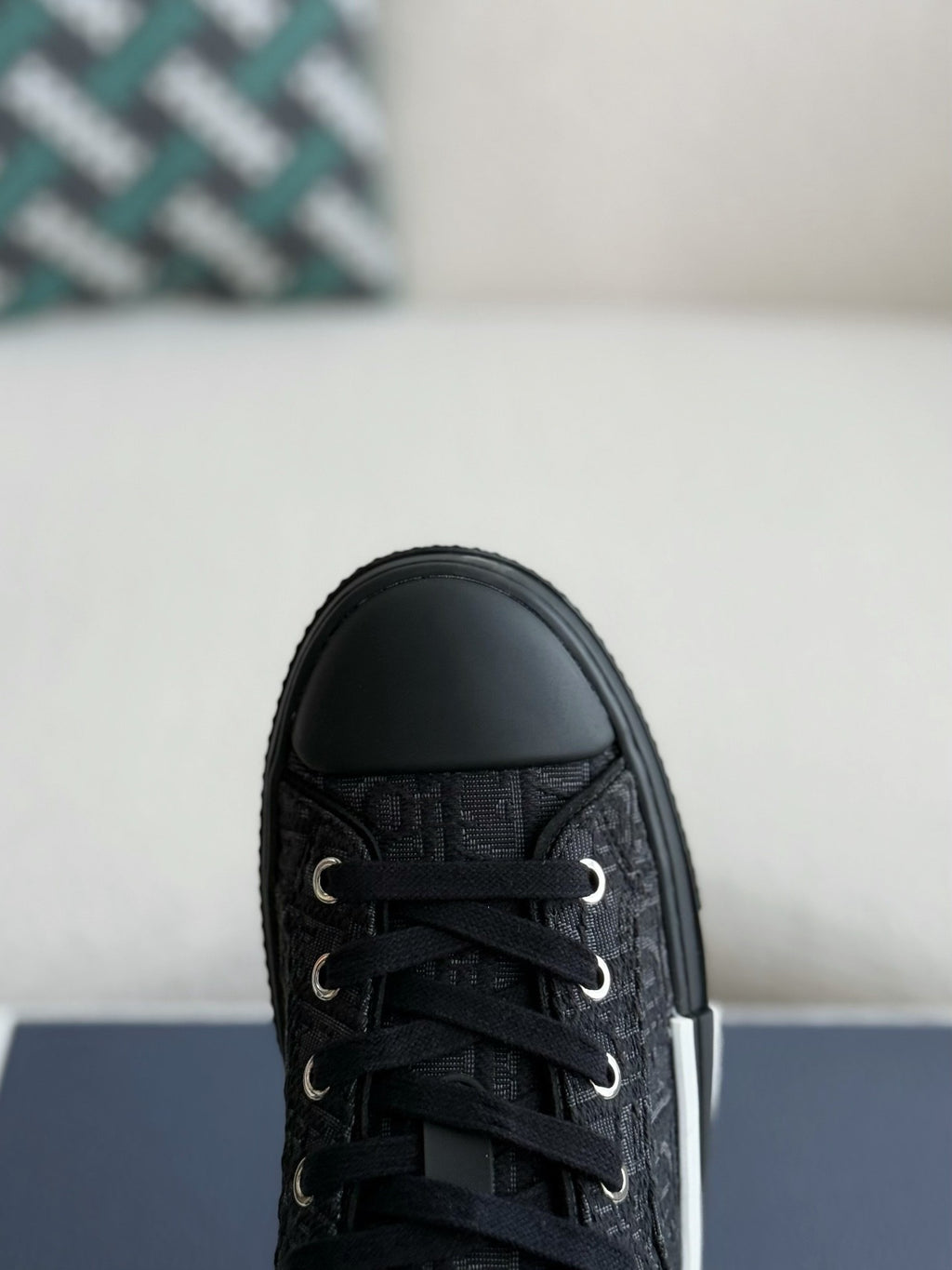 B23 Oblique Low-Top Sneaker