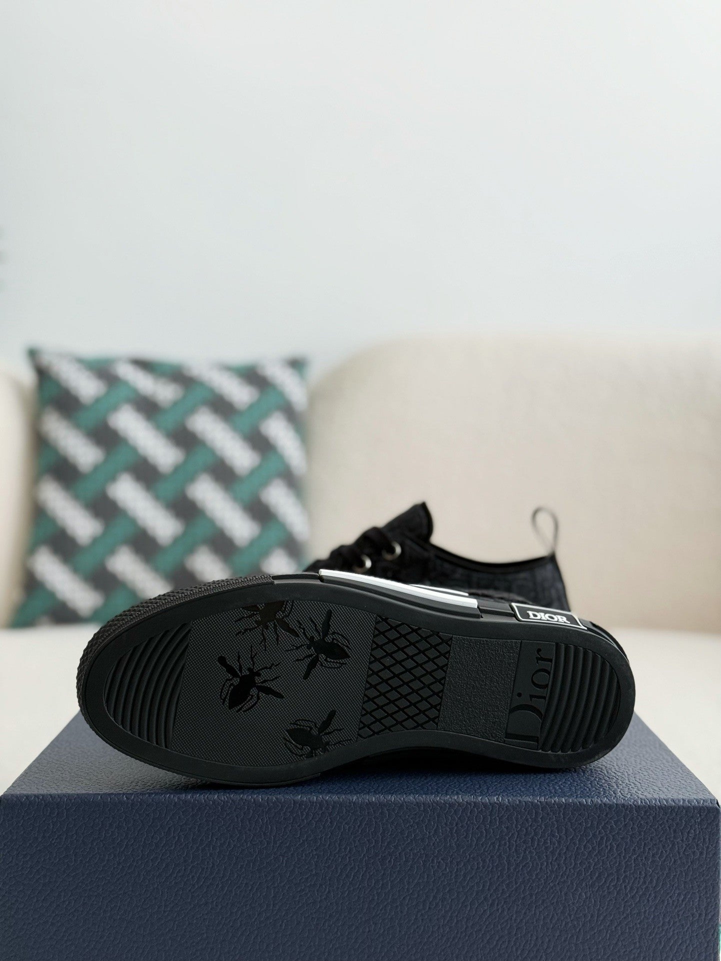 B23 Oblique Low-Top Sneaker