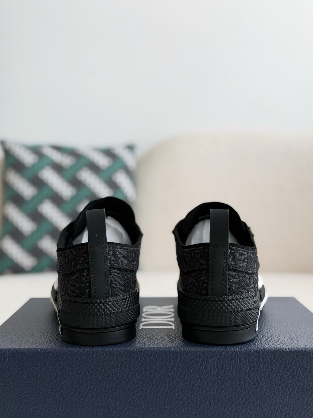 B23 Oblique Low-Top Sneaker