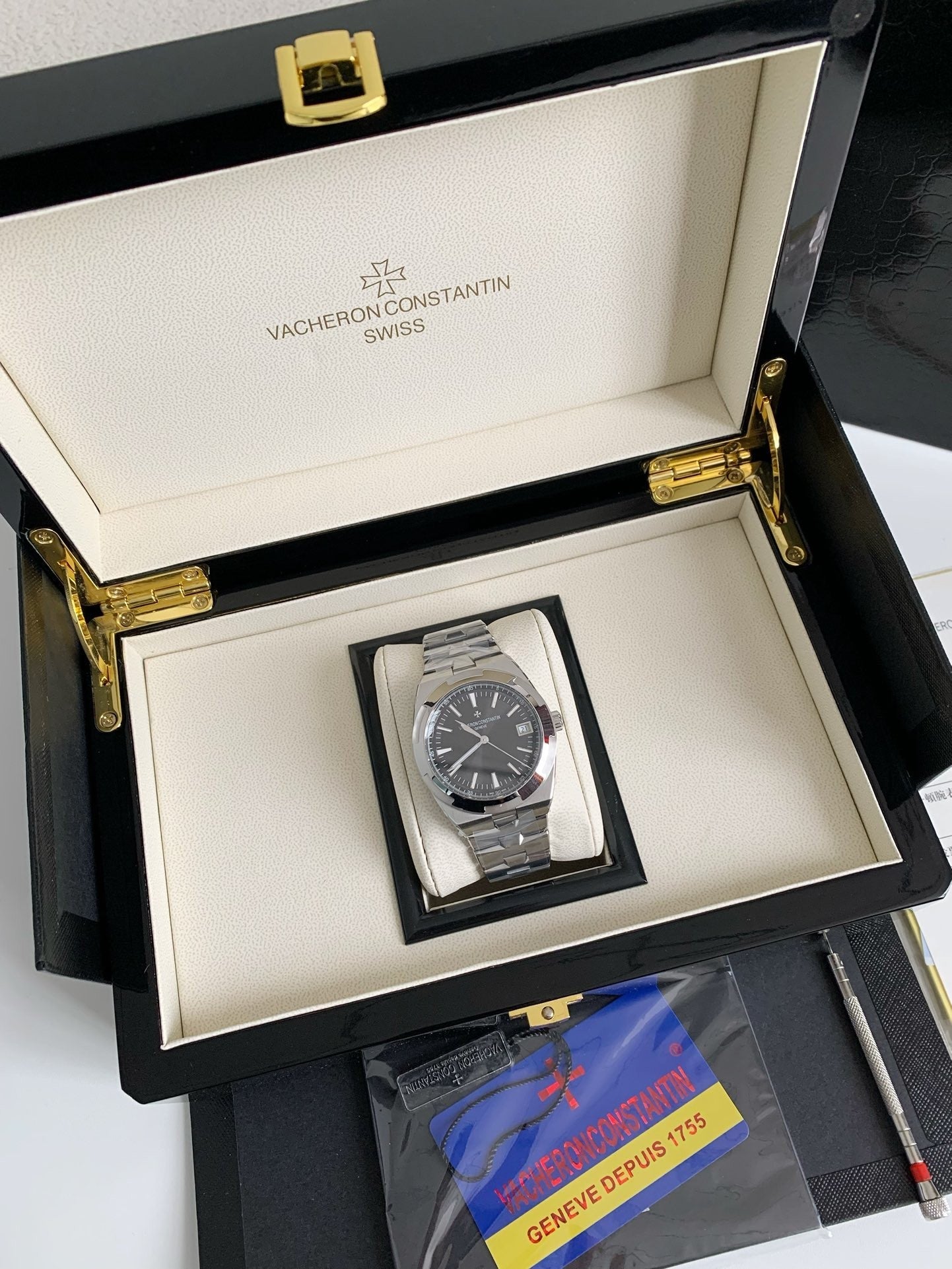 Overseas 41mm – Stainless Steel, Sapphire Back, 5100 Automatic Movement