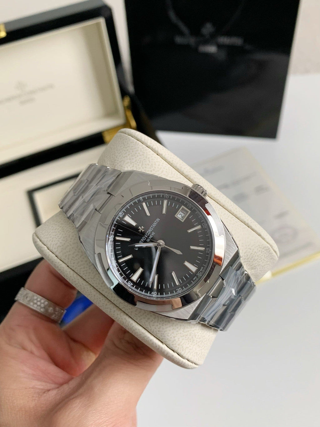 Overseas 41mm – Stainless Steel, Sapphire Back, 5100 Automatic Movement