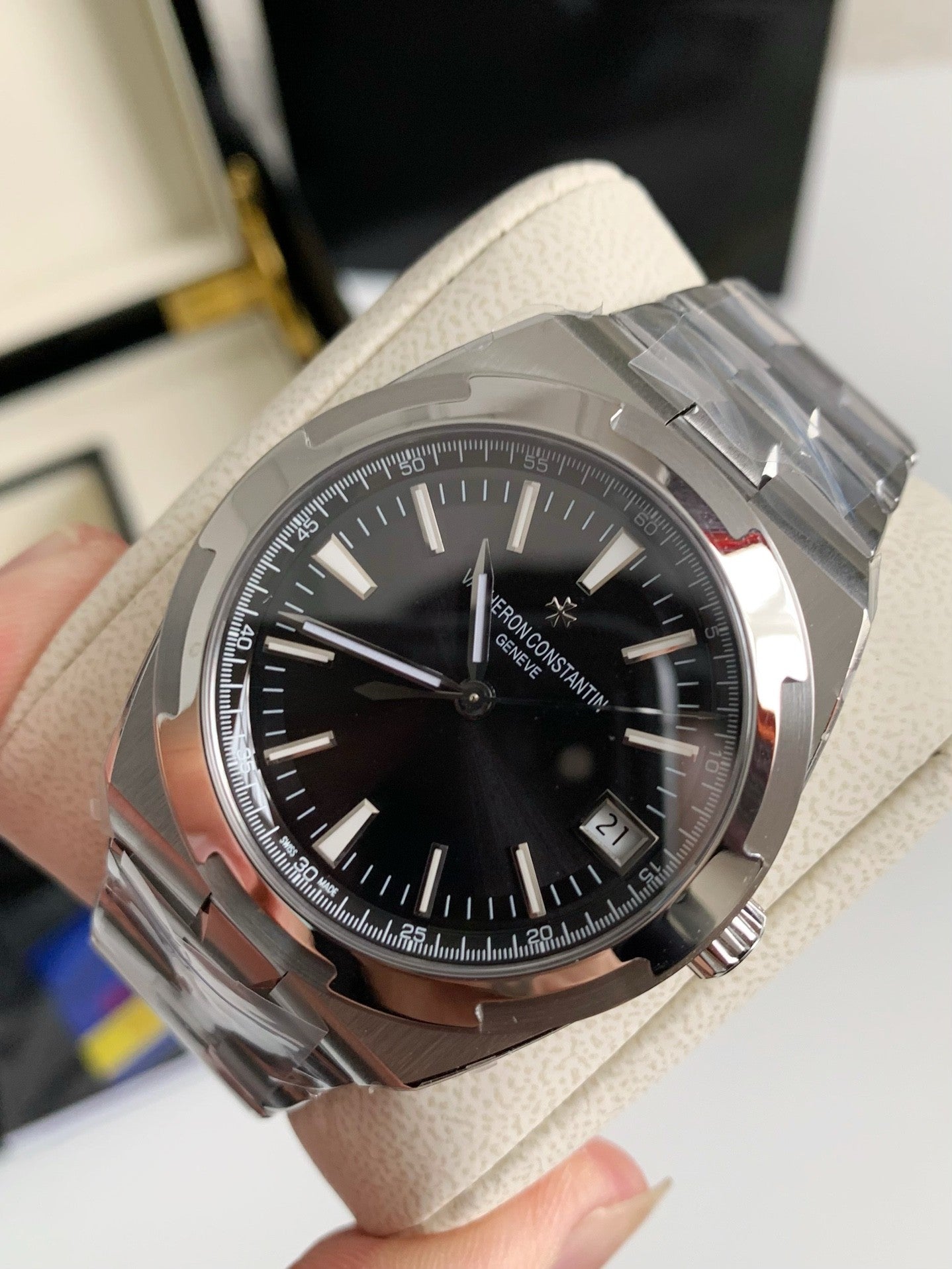 Overseas 41mm – Stainless Steel, Sapphire Back, 5100 Automatic Movement