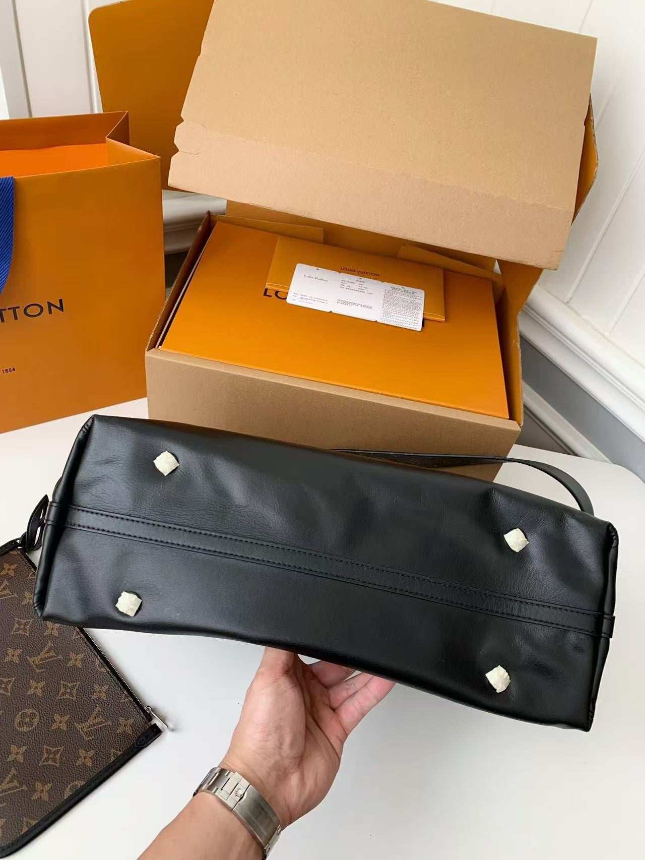 CarryAll Dark Leather Shoulder Bag