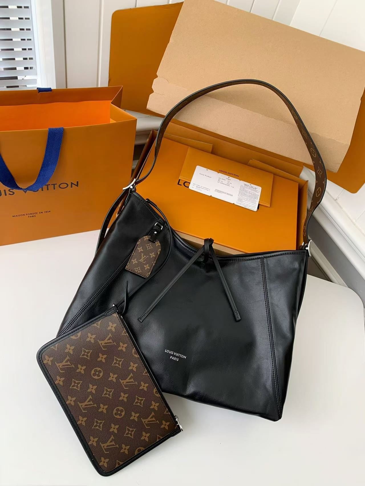 CarryAll Dark Leather Shoulder Bag