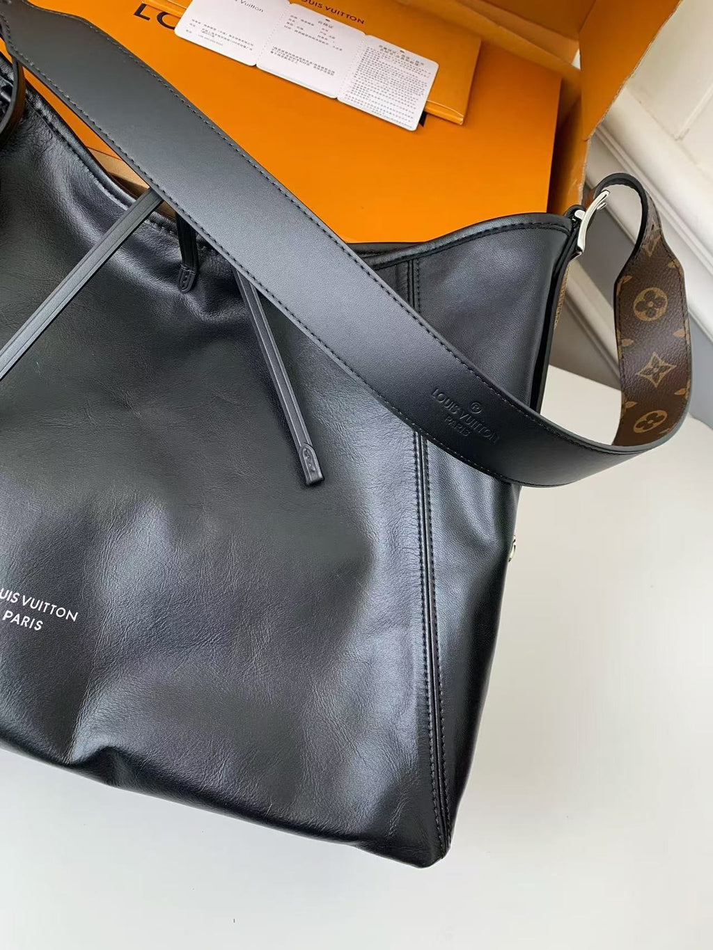 CarryAll Dark Leather Shoulder Bag