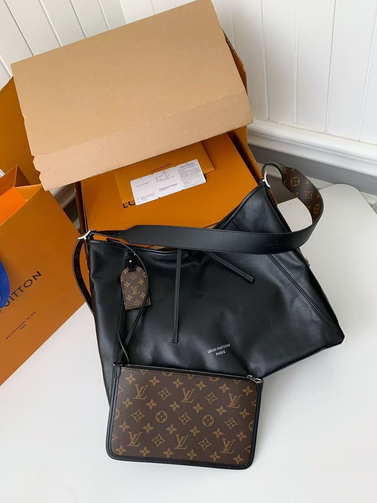 CarryAll Dark Leather Shoulder Bag