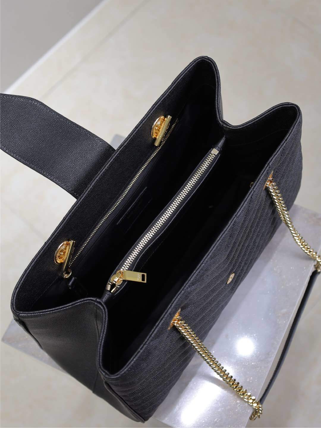 Grain Leather Chain Shoulder Bag