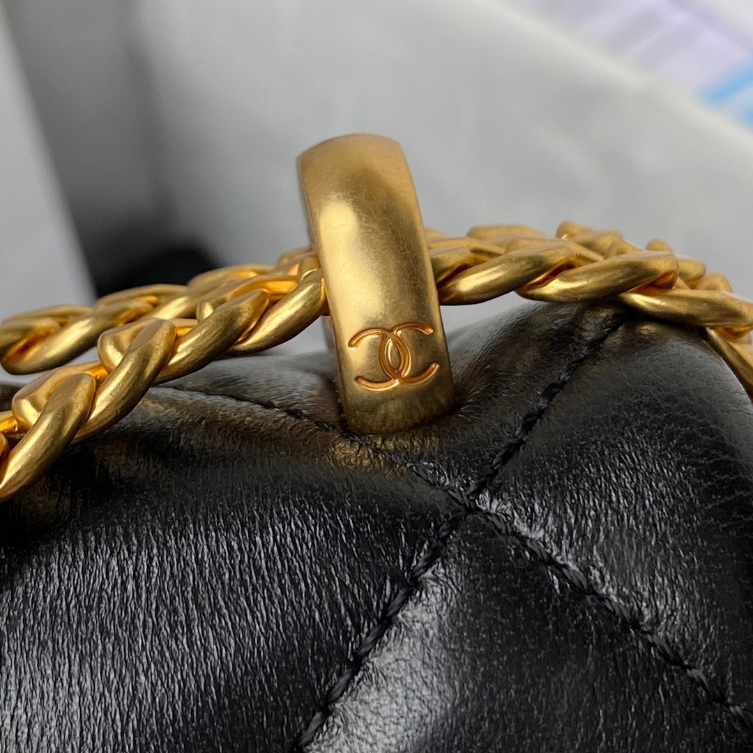 Matelasse Chain Shoulder Bag