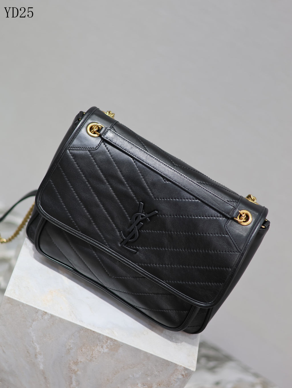 Niki Medium Leather Bag