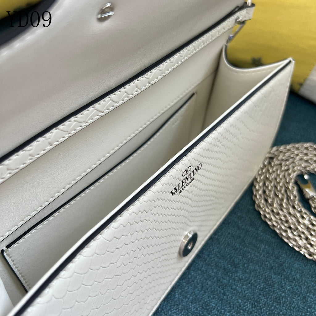 Garavani VLogo Signature Ayers Leather Bag