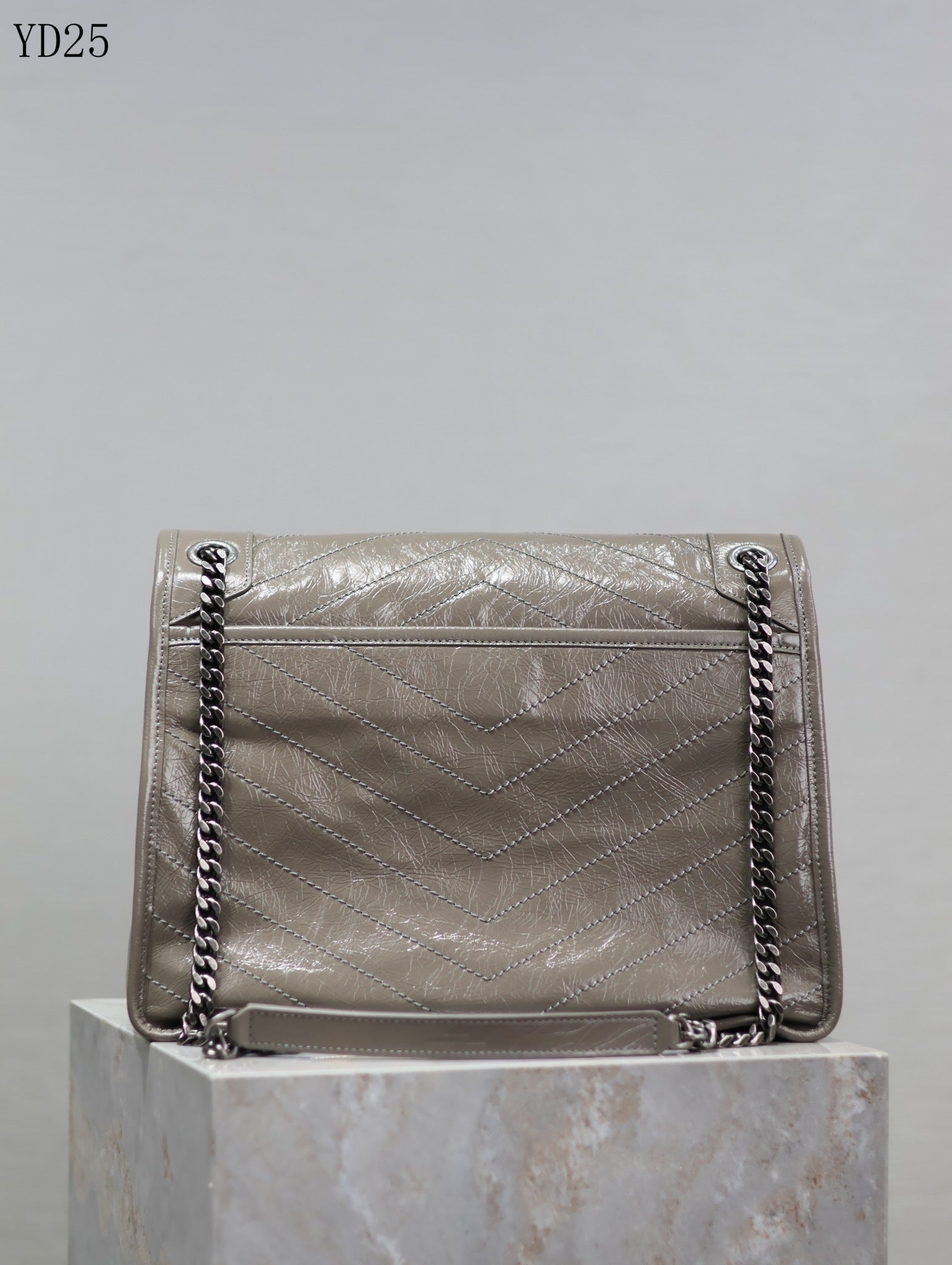 Niki Medium Leather Shoulder Bag