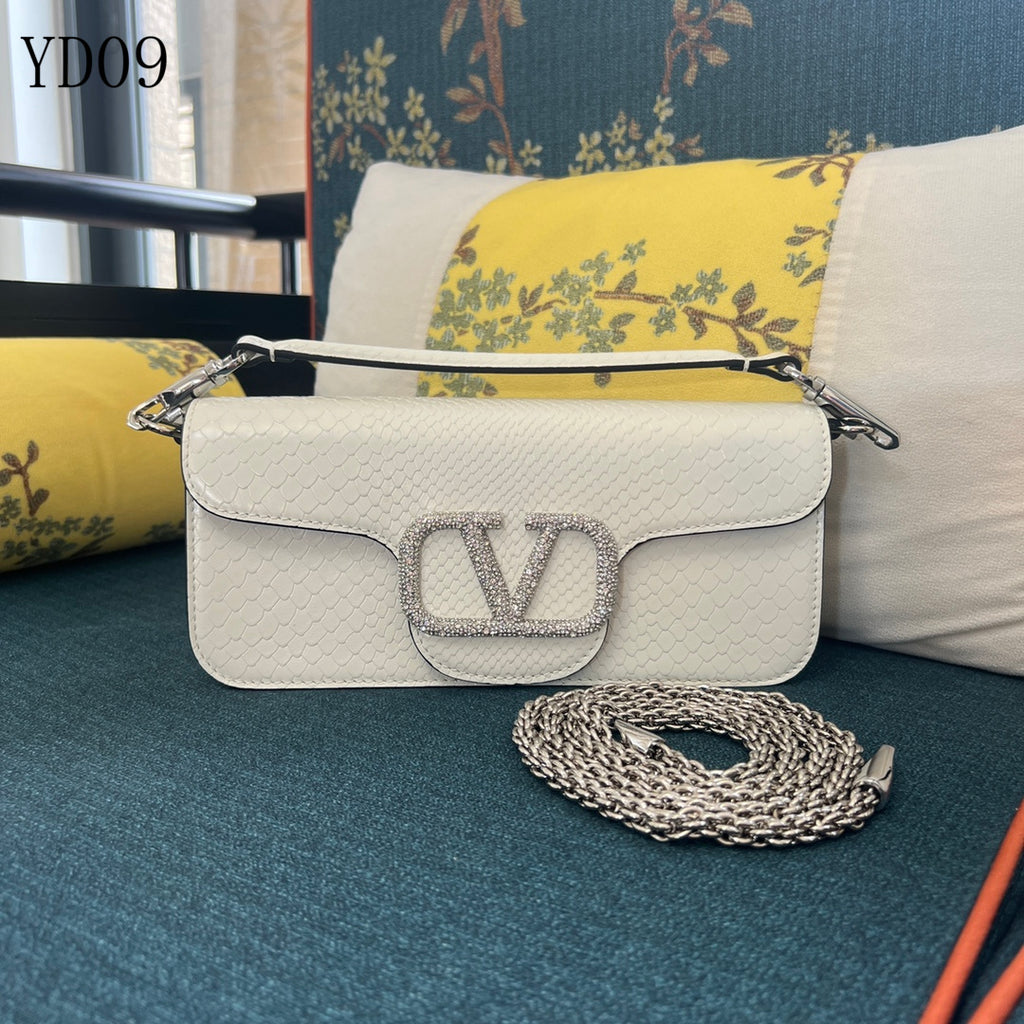 Garavani VLogo Signature Ayers Leather Bag