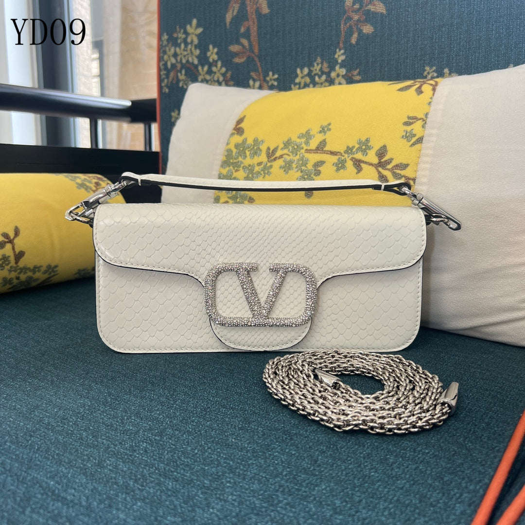 Garavani VLogo Signature Ayers Leather Bag