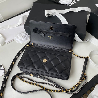 Classic Quilted Wallet on Chain