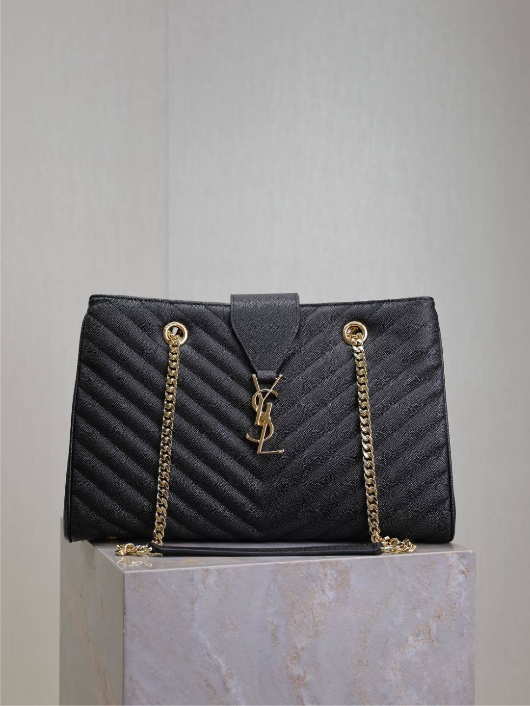 Grain Leather Chain Shoulder Bag