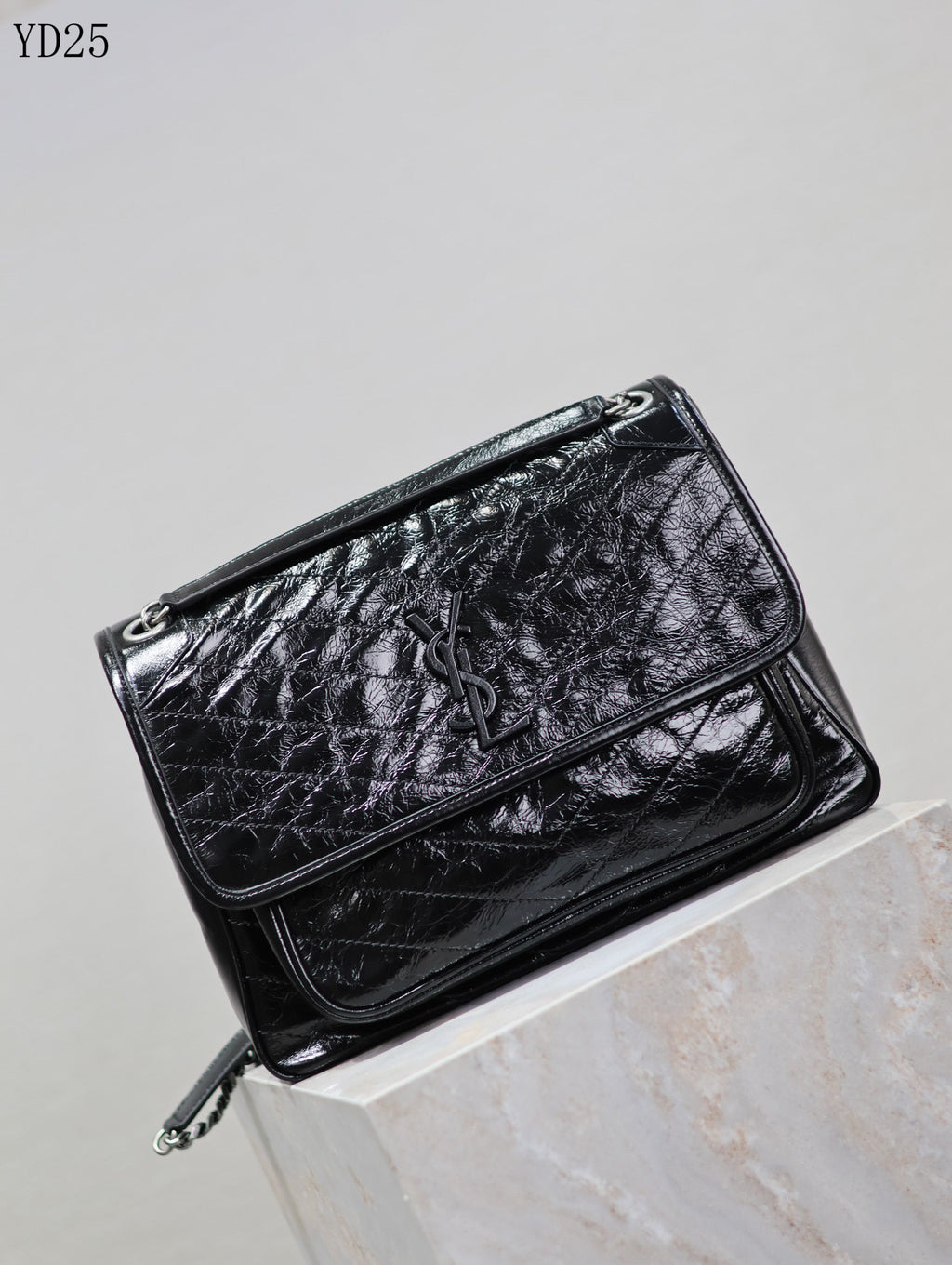 Niki Medium Leather Shoulder Bag