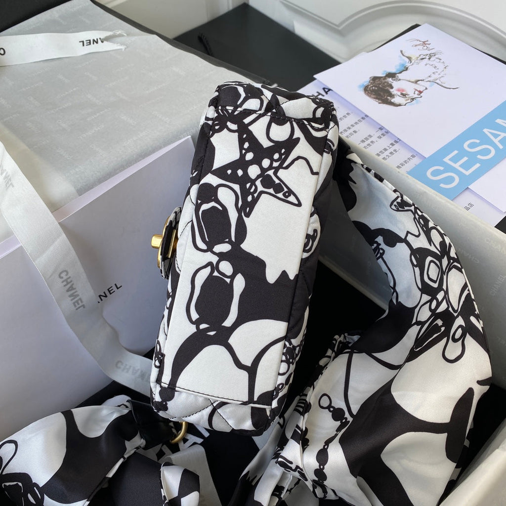 Quilted Chain Shoulder Bag