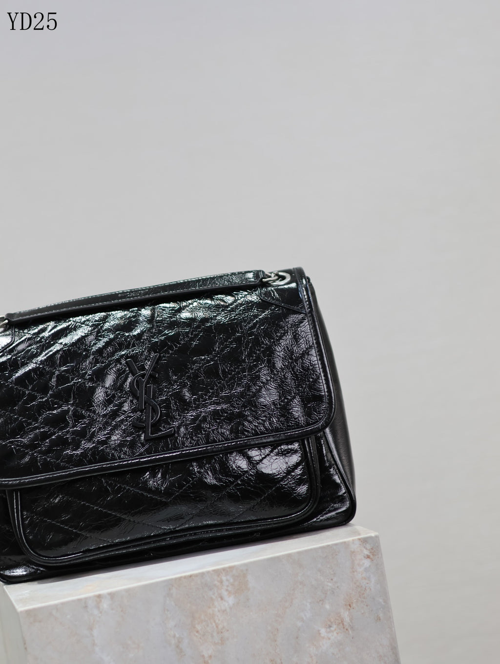 Niki Medium Leather Shoulder Bag