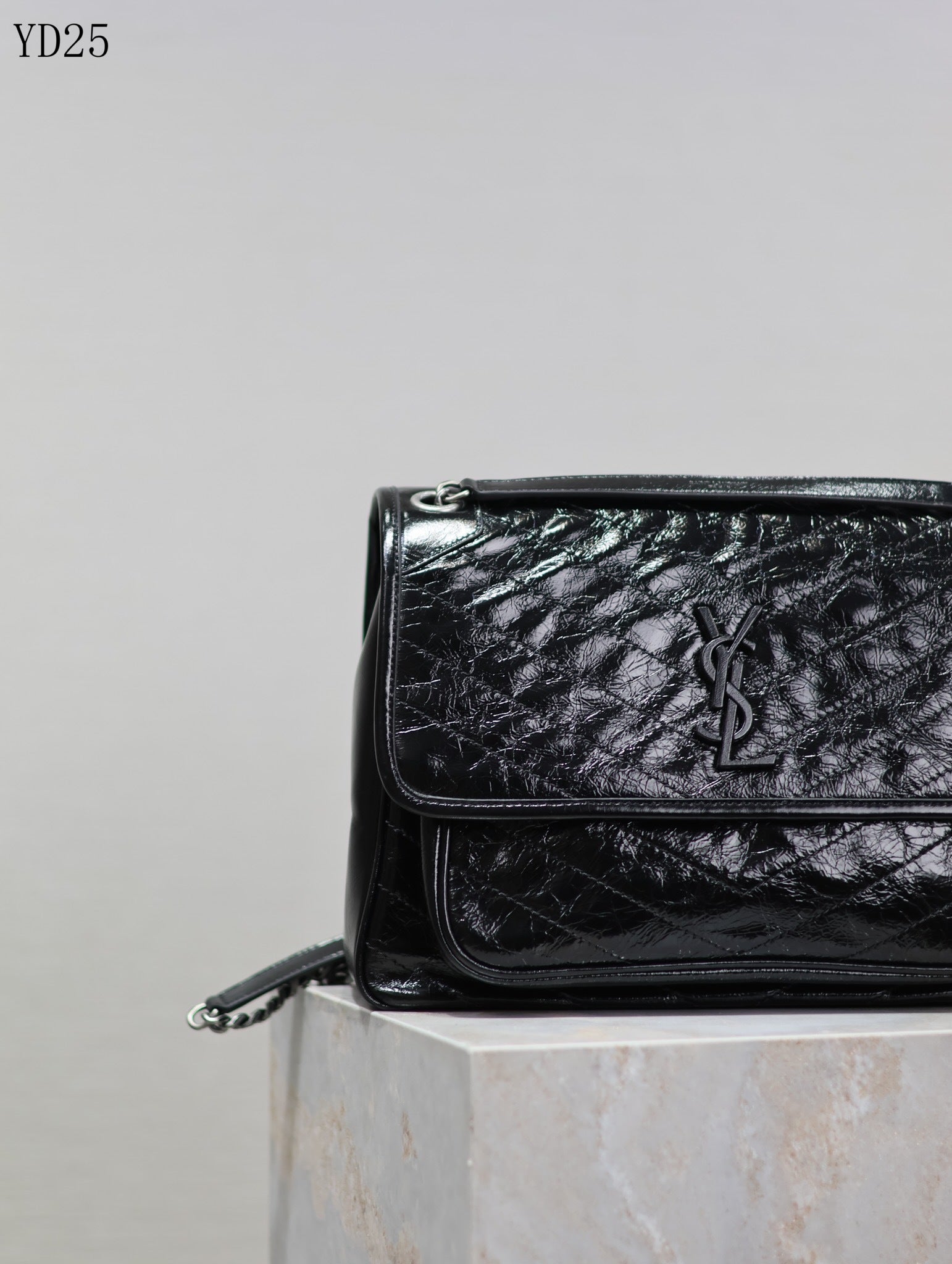 Niki Medium Leather Shoulder Bag