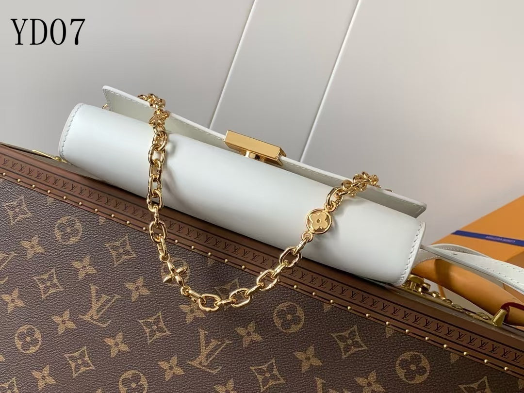 Capucines Wallet on Chain Bag