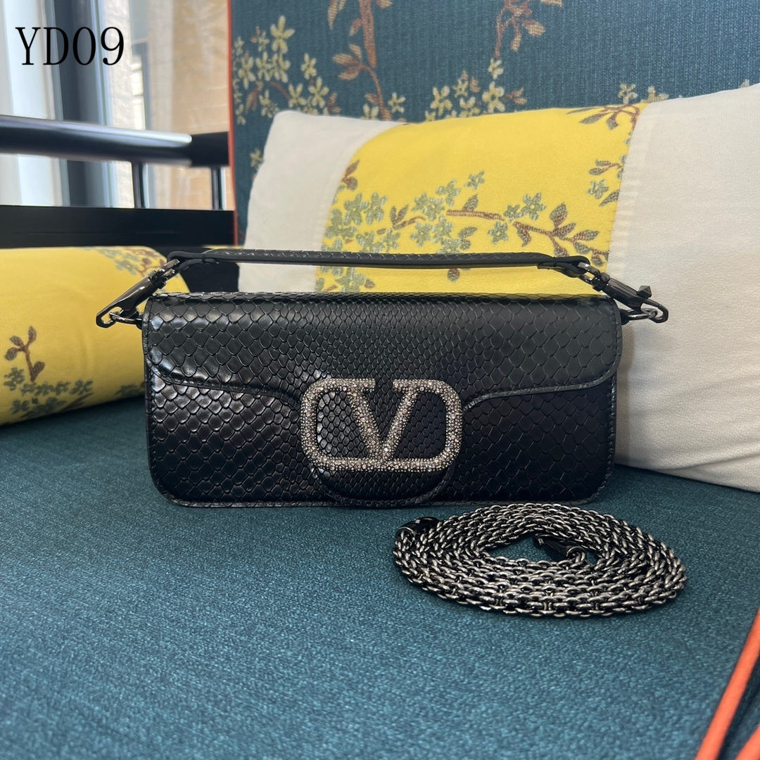 Garavani VLogo Signature Ayers Leather Bag