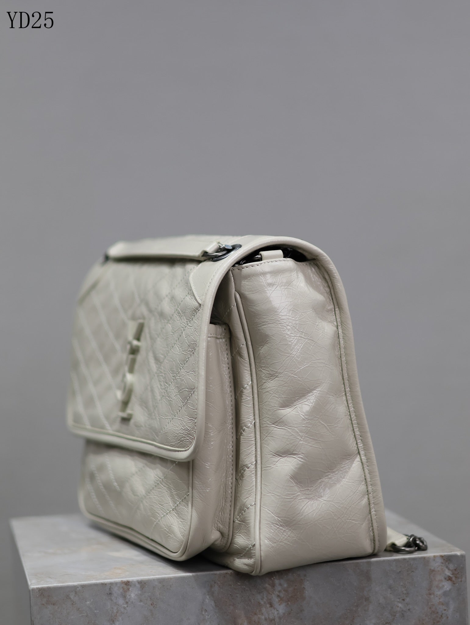 Niki Medium Leather Shoulder Bag