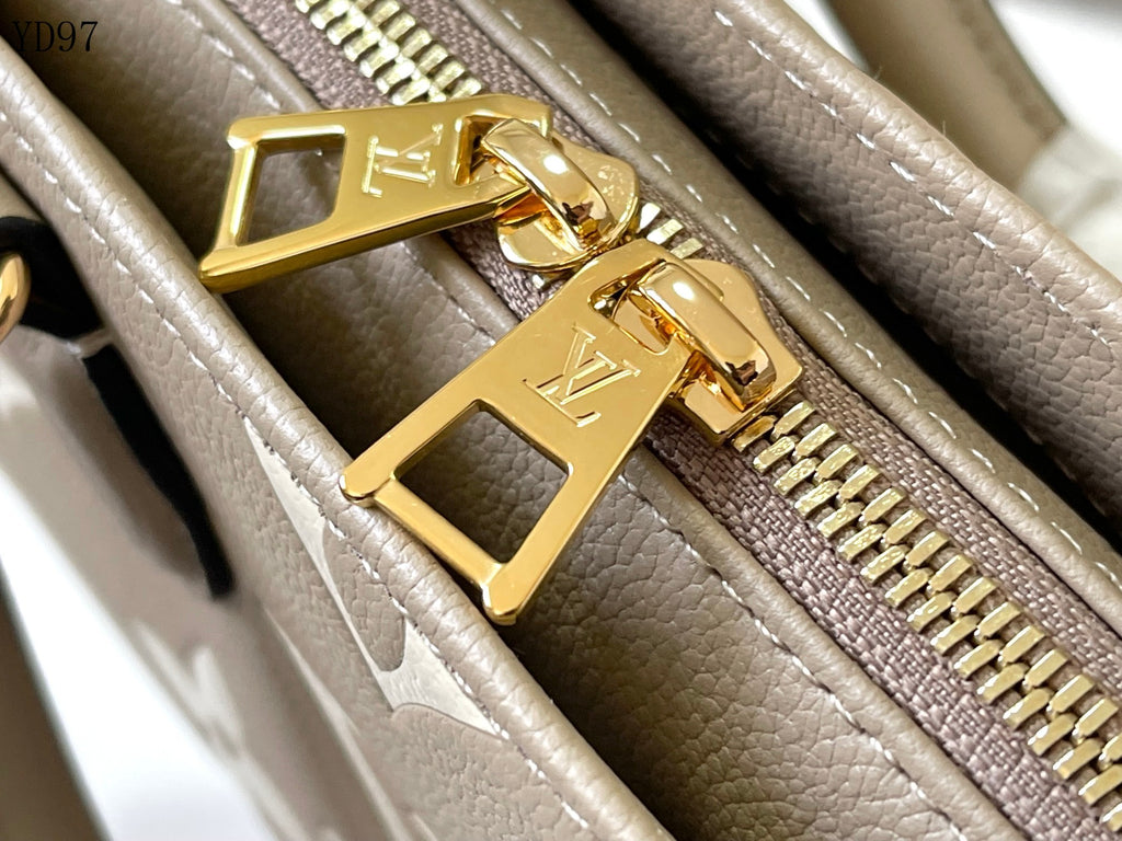 OnTheGo East West Bag