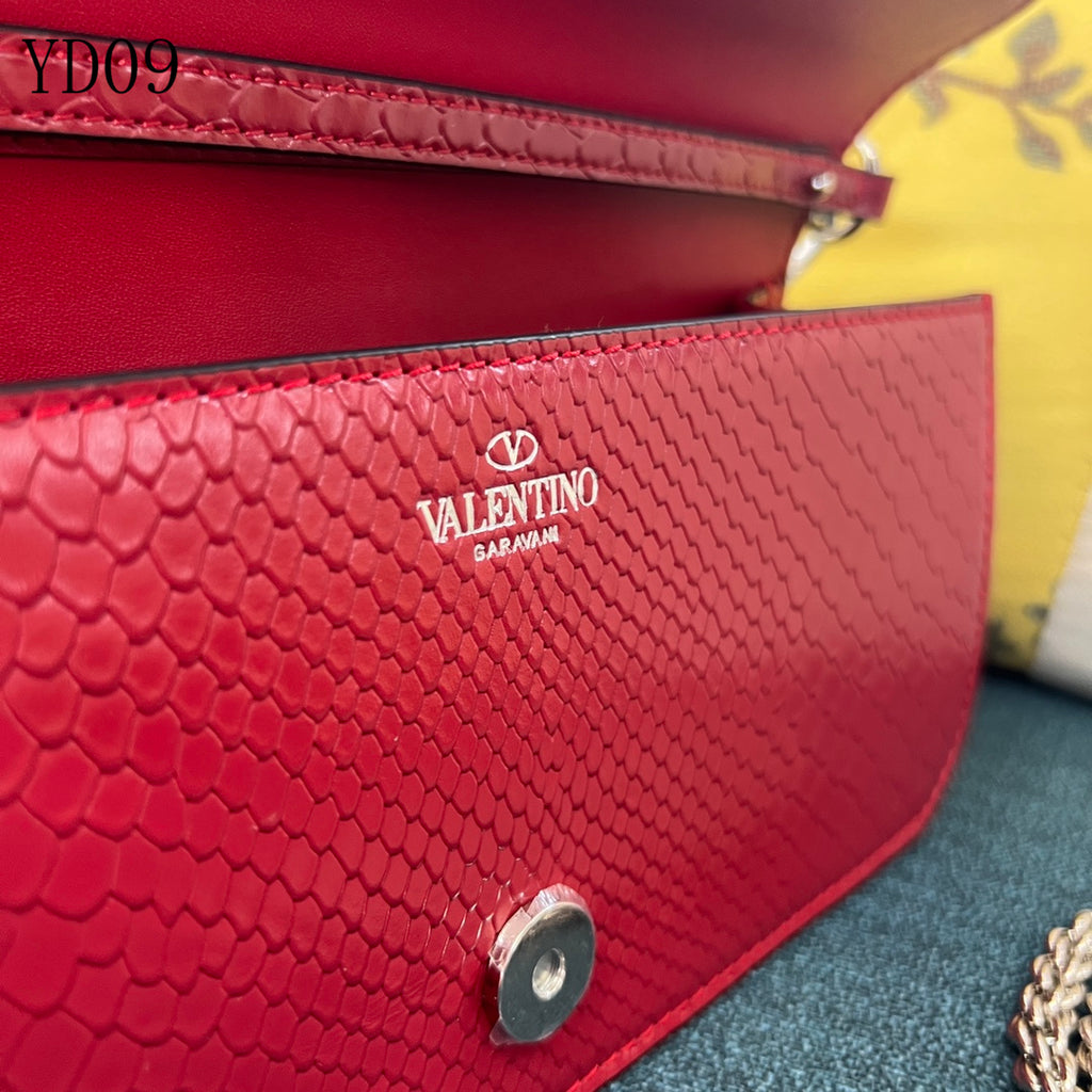 Garavani VLogo Signature Ayers Leather Bag