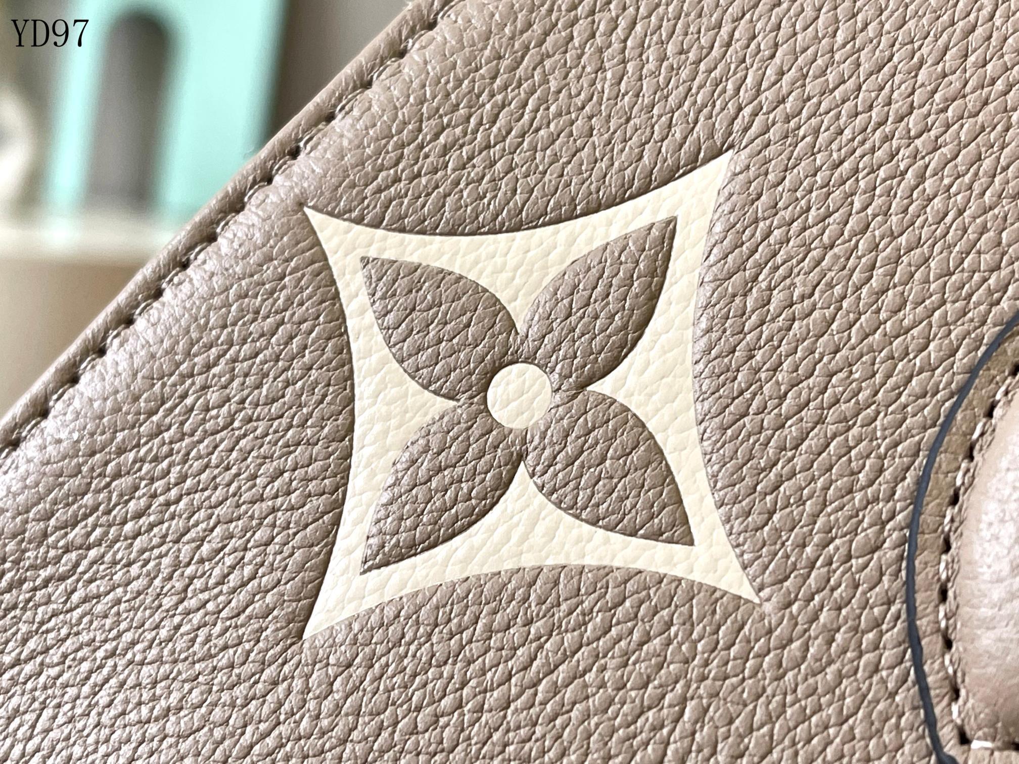 OnTheGo East West Bag