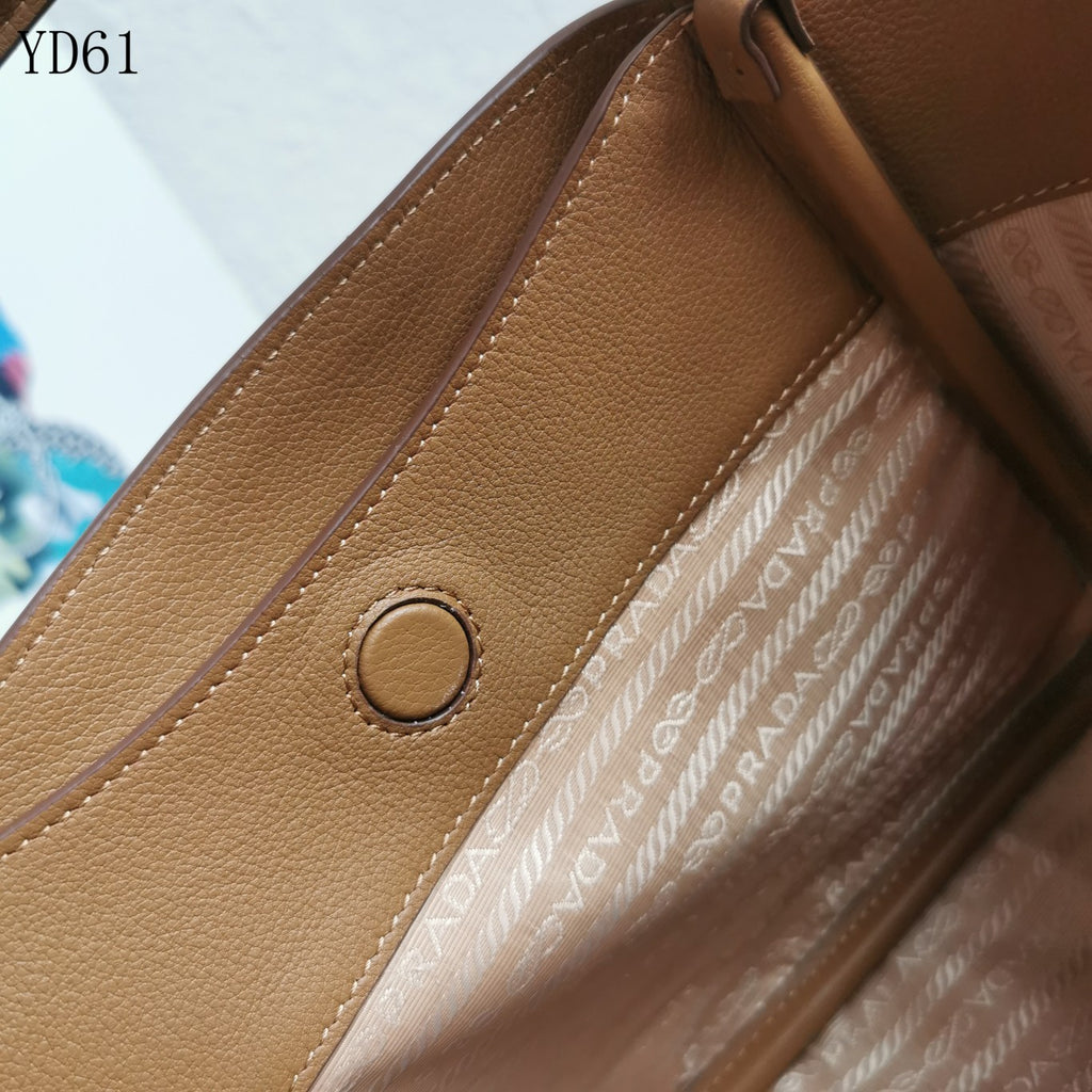 Tote Bag in Soft Grain Leather